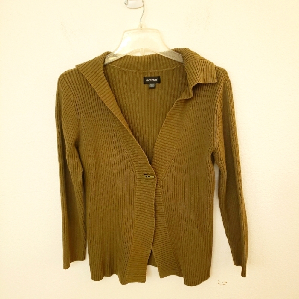 Avenue Ribbed Olive Green C ardigan with One Button Close Size 22/24 EUC